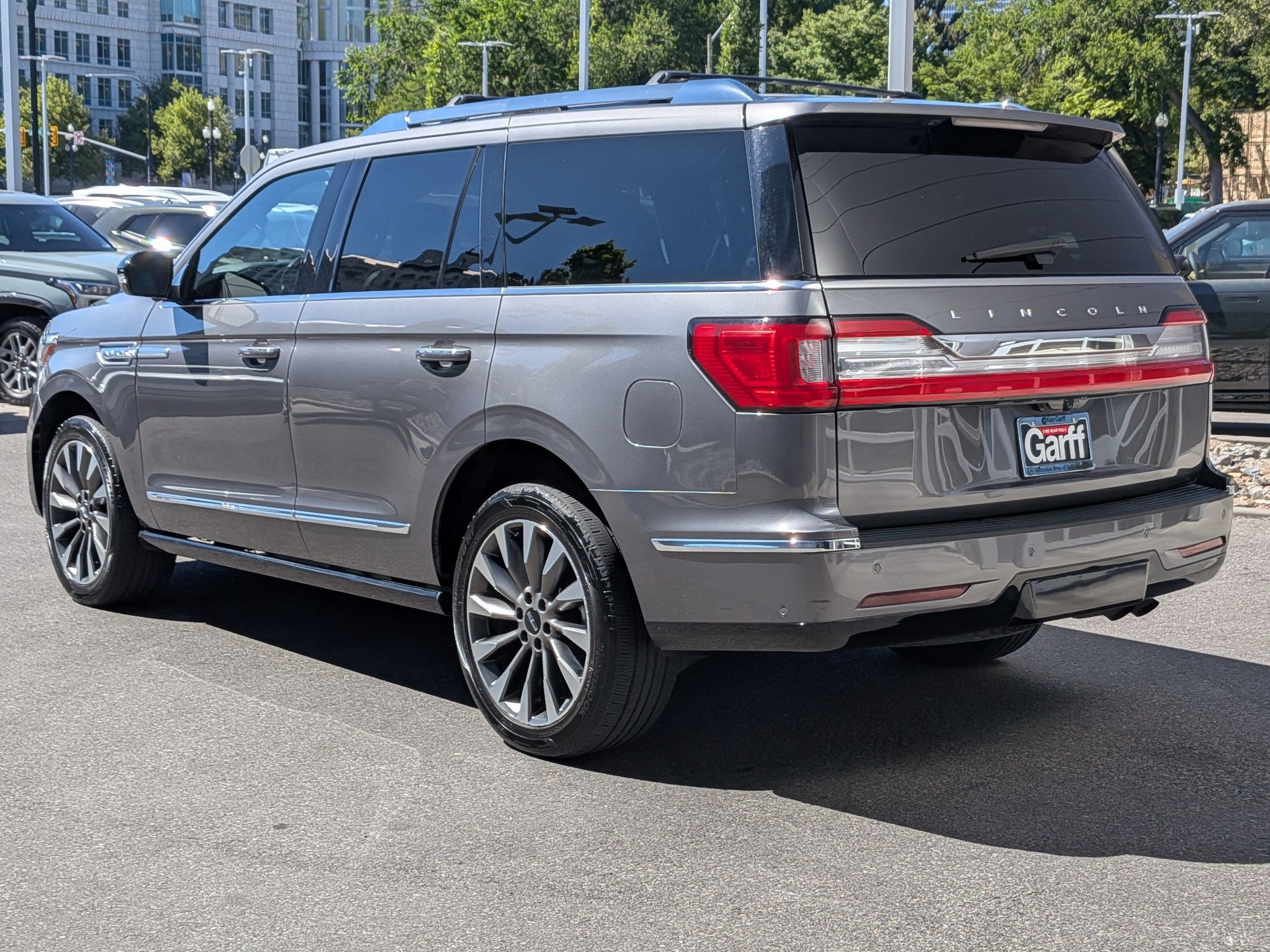 Used 2021 Lincoln Navigator Reserve w/ Luxury Package AWD/4WD image 5