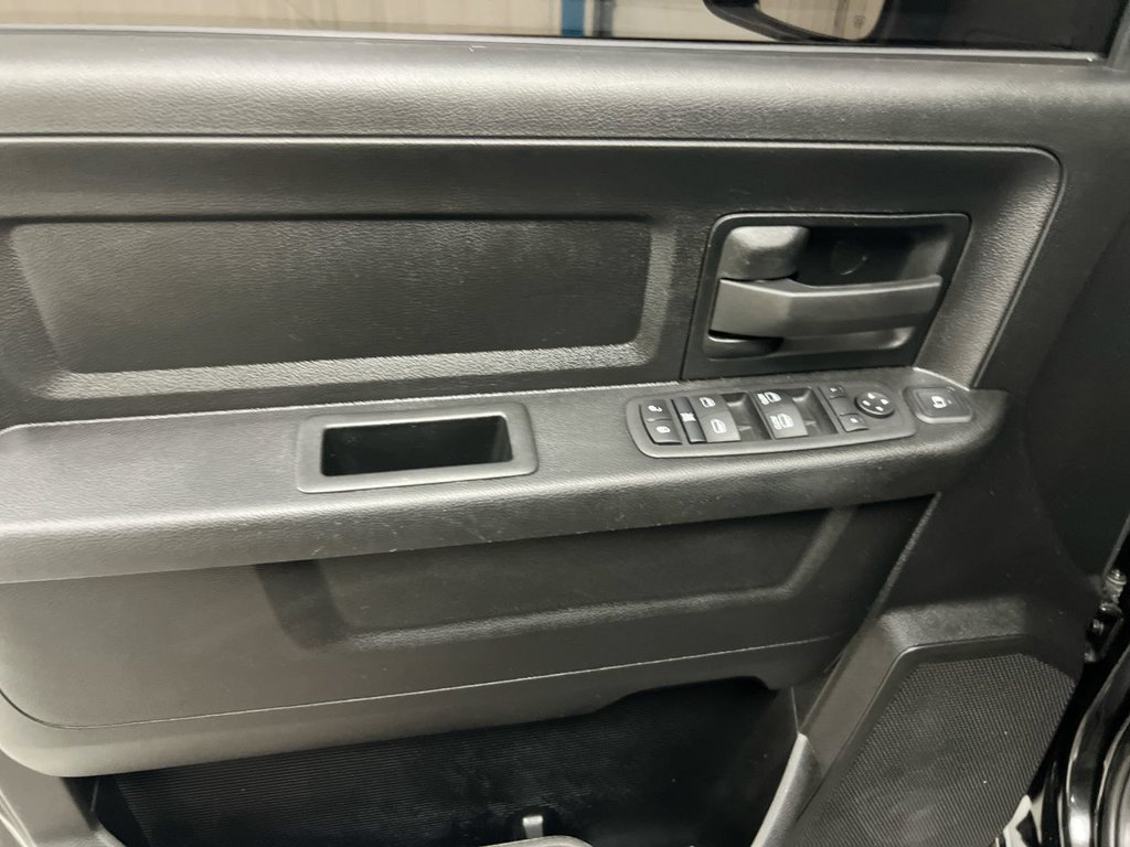 Used 2024 RAM 2500 Tradesman w/ Chrome Appearance Group AWD/4WD image 21
