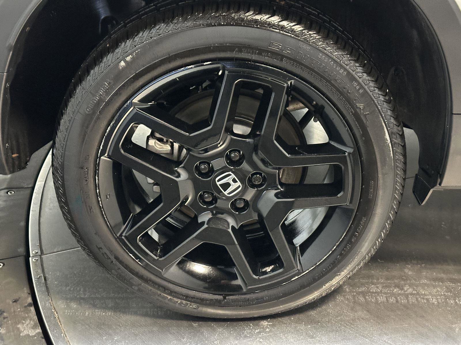 Certified 2024 Honda Passport Black Edition image 16