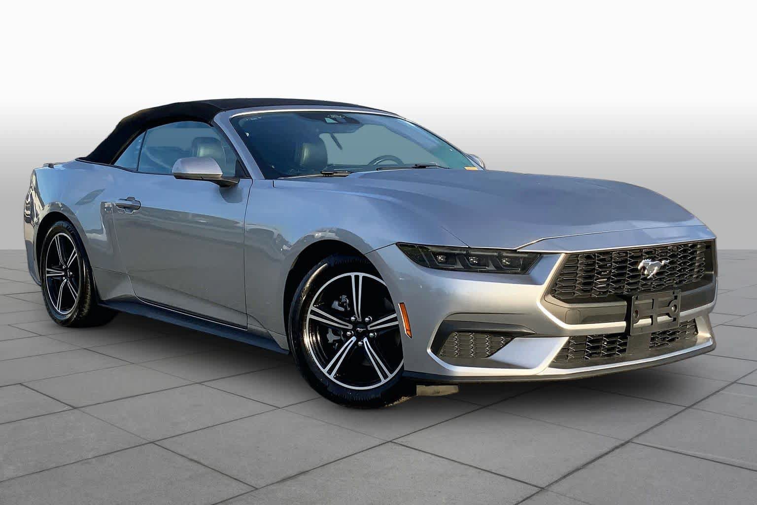 Used 2025 Ford Mustang Premium RWD image 3