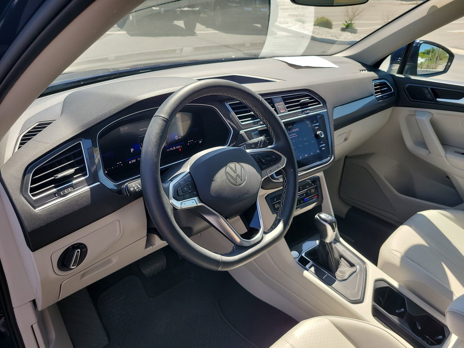 Used 2024 Volkswagen Tiguan SE image 18