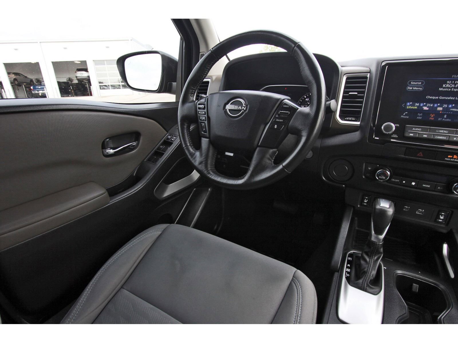 Used 2022 Nissan Frontier SV image 11