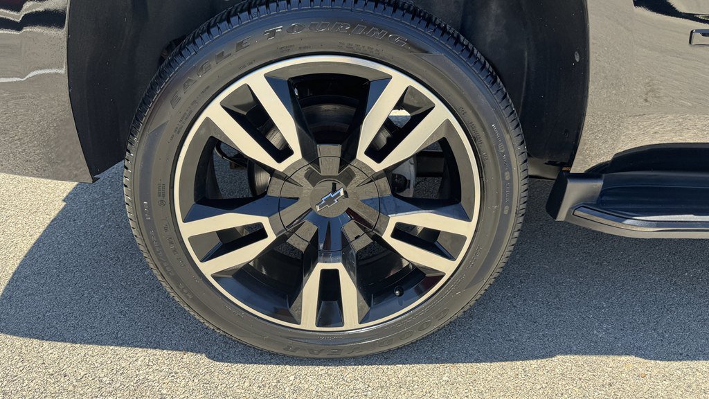 Used 2018 Chevrolet Tahoe Premier w/ RST 6.2L Performance Edition AWD/4WD image 13