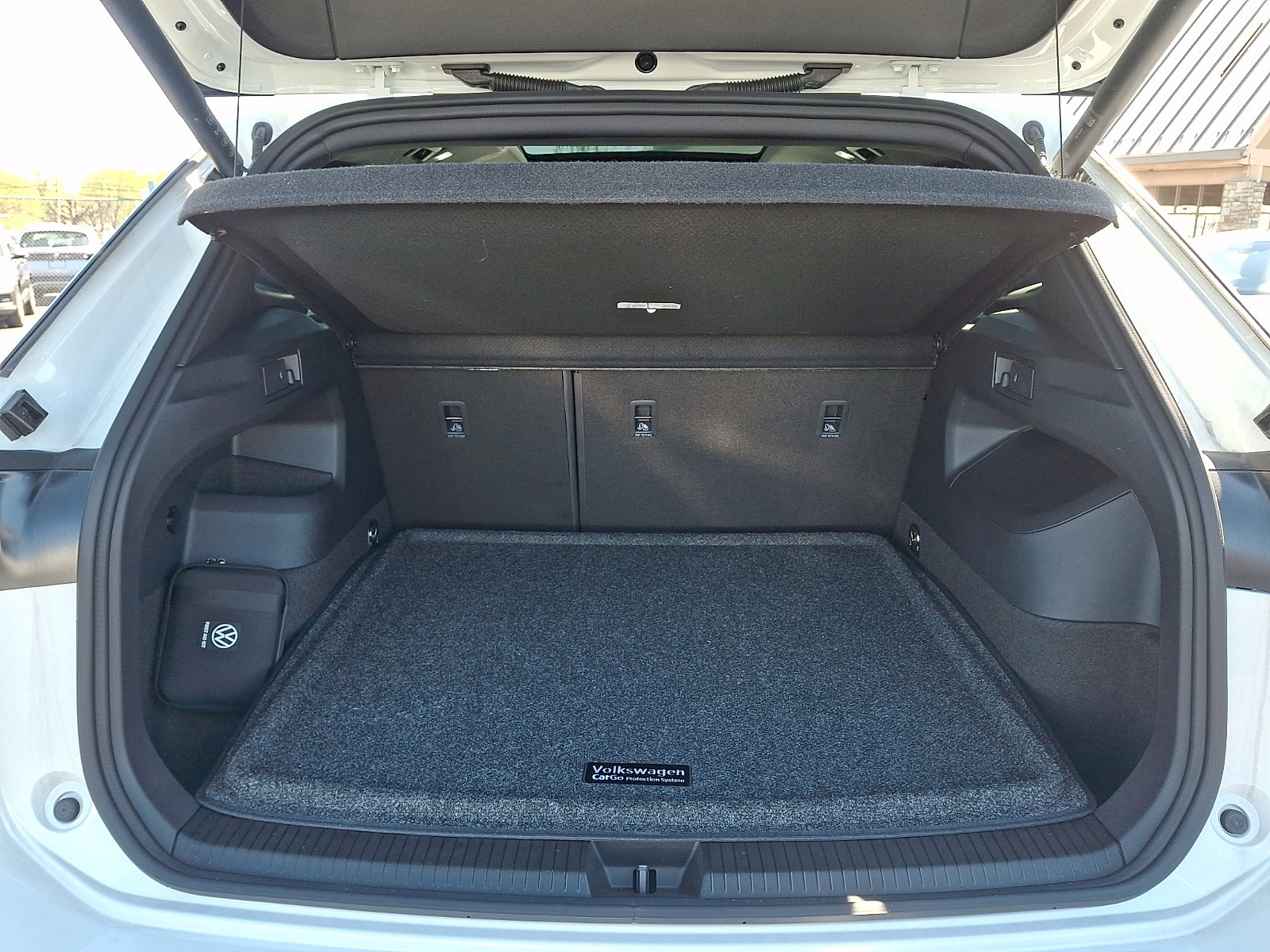 Certified 2025 Volkswagen Tiguan SEL R-Line AWD/4WD image 29