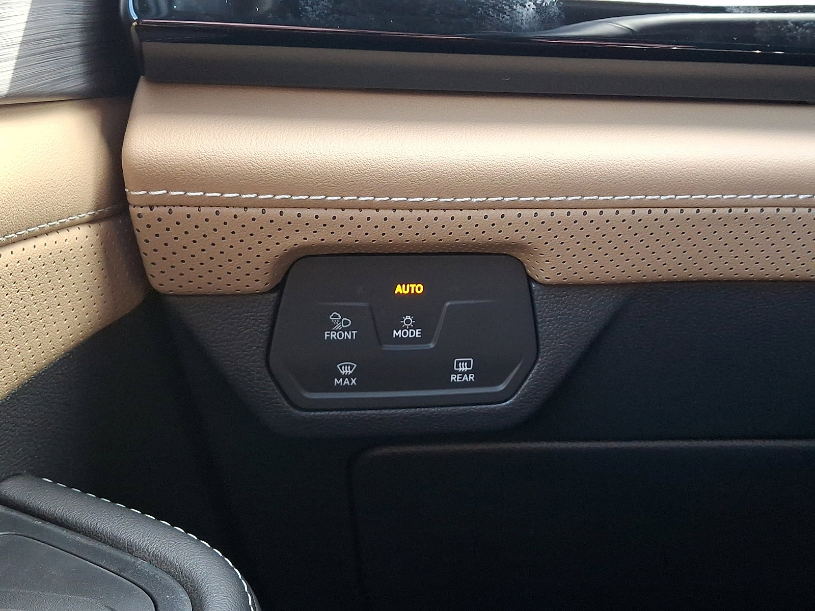 New 2026 Volkswagen Atlas Cross Sport SE AWD/4WD image 14