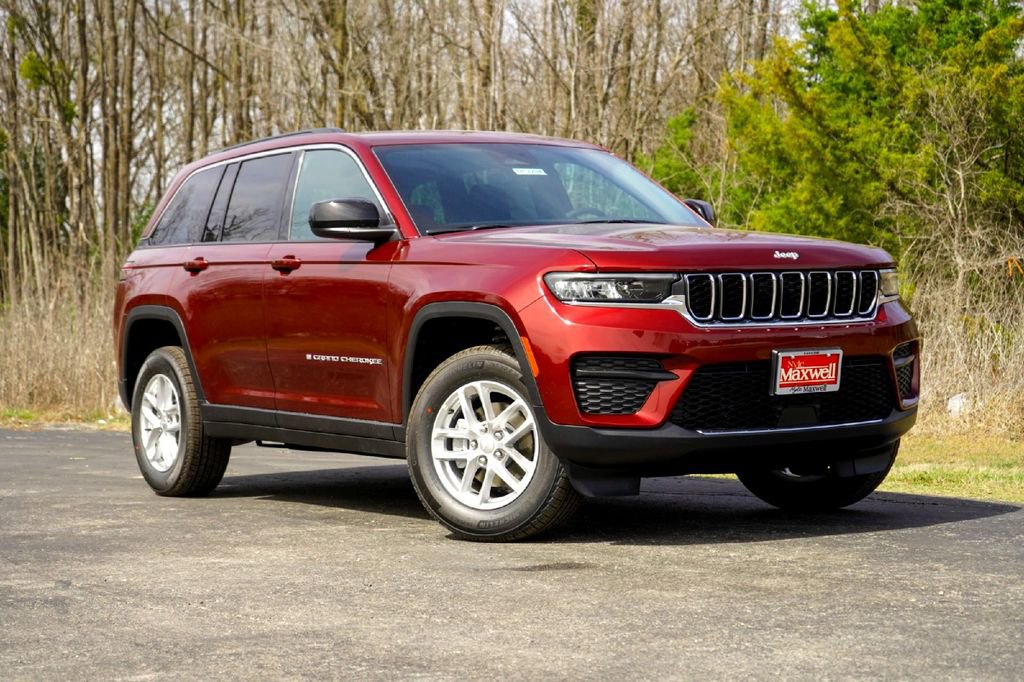 New 2026 Jeep Grand Cherokee Laredo RWD image 2