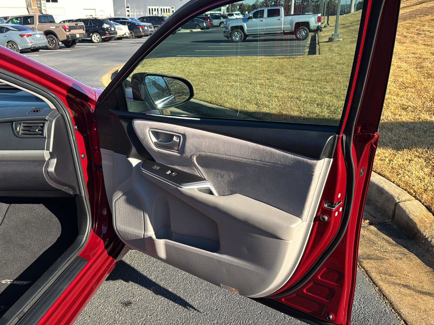 Used 2016 Toyota Camry XSE image 12