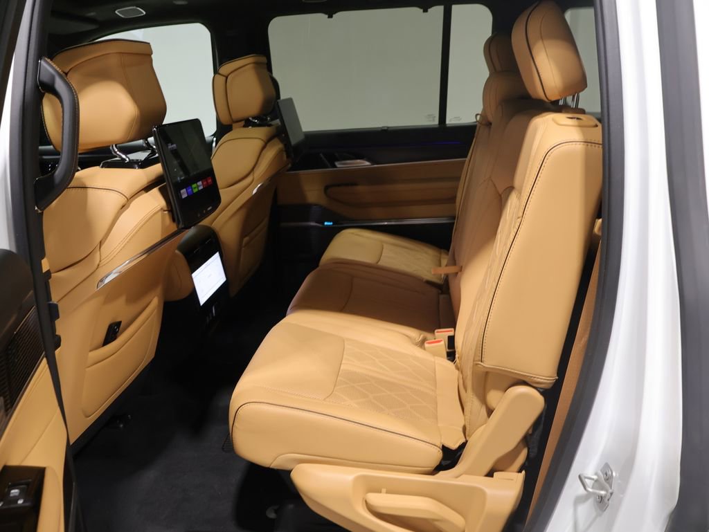 Used 2024 Jeep Grand Wagoneer Series III w/ Rear Seat Video Group 1 AWD/4WD image 20