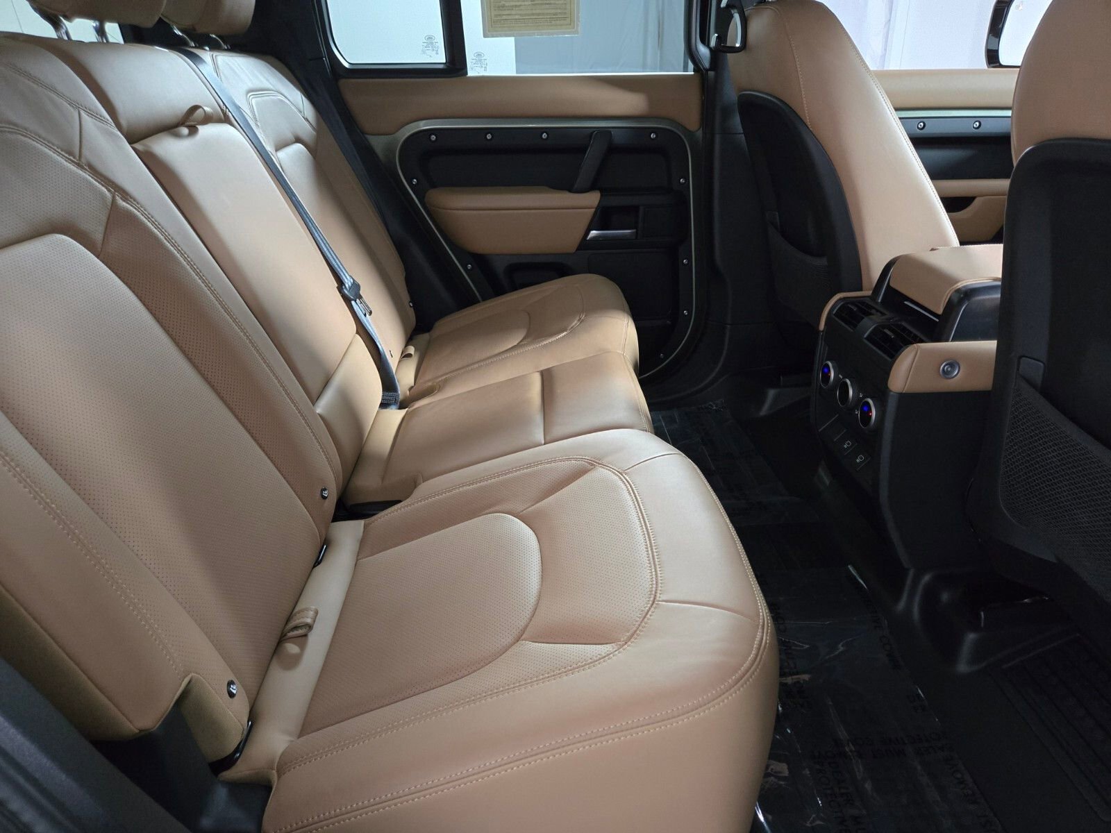 Used 2025 Land Rover Defender 110 X-Dynamic SE image 18