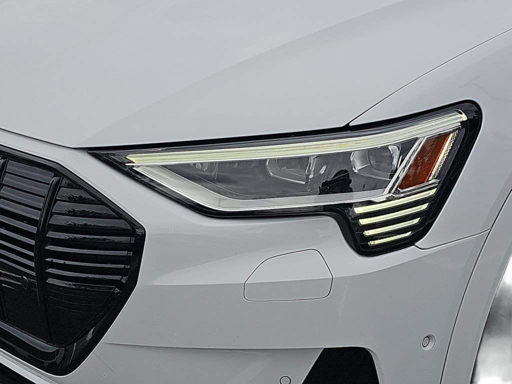 Used 2021 Audi e-tron Premium w/ Convenience Plus Package AWD/4WD image 32