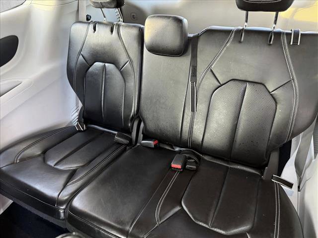 Used 2023 Chrysler Pacifica Touring-L image 19