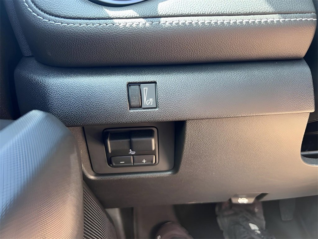 Used 2024 Chevrolet Colorado LT w/ LT Convenience Package image 24