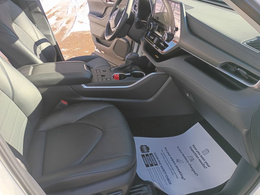 Used 2024 Toyota Highlander XLE image 17