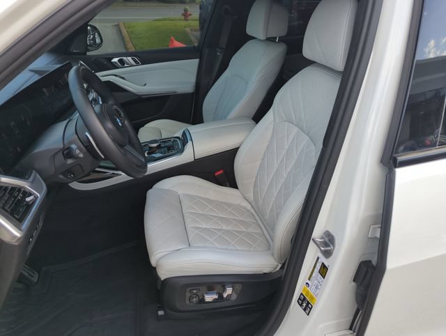 Used 2024 BMW X7 xDrive40i w/ M Sport Package AWD/4WD image 11