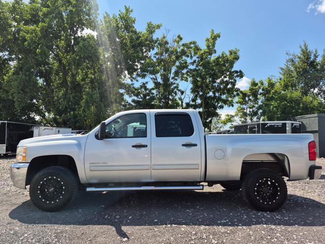 Used 2010 Chevrolet Silverado 2500 LT w/ Interior Plus Package AWD/4WD image 3