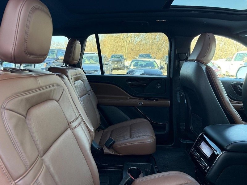 Used 2023 Lincoln Aviator Reserve w/ Class IV Trailer Tow Package image 10