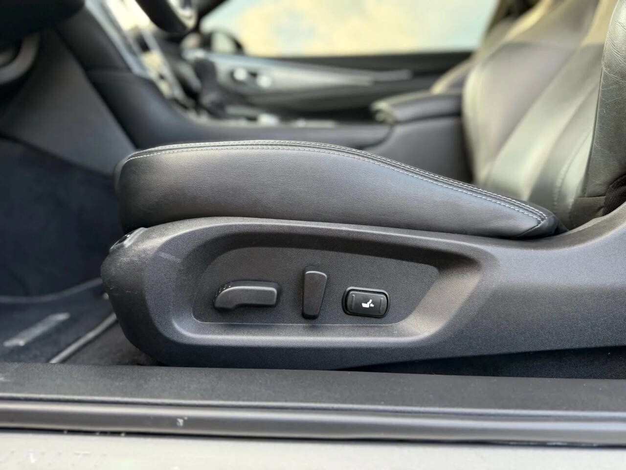 Used 2017 INFINITI Q60 3.0t w/ Premium Plus Package 3.0T image 25