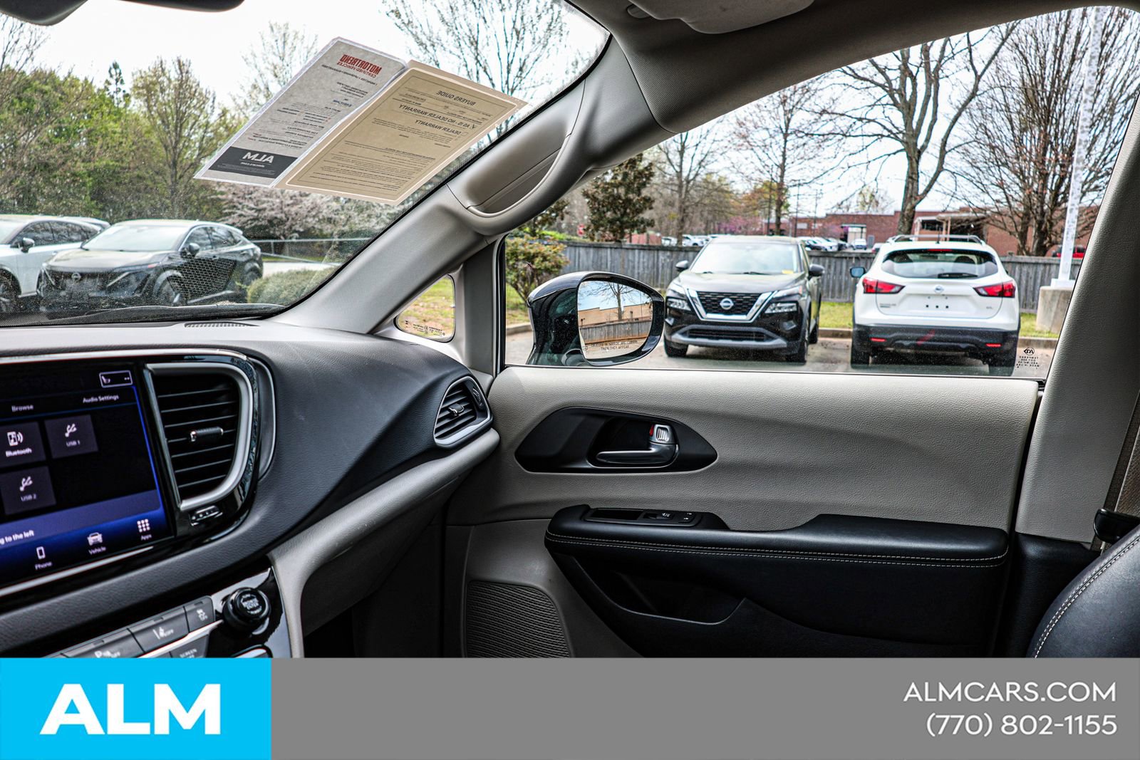 Used 2024 Chrysler Pacifica Touring-L image 37