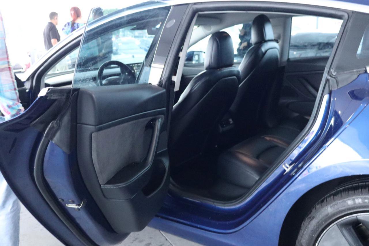 Used 2018 Tesla Model 3 Mid Range RWD image 30