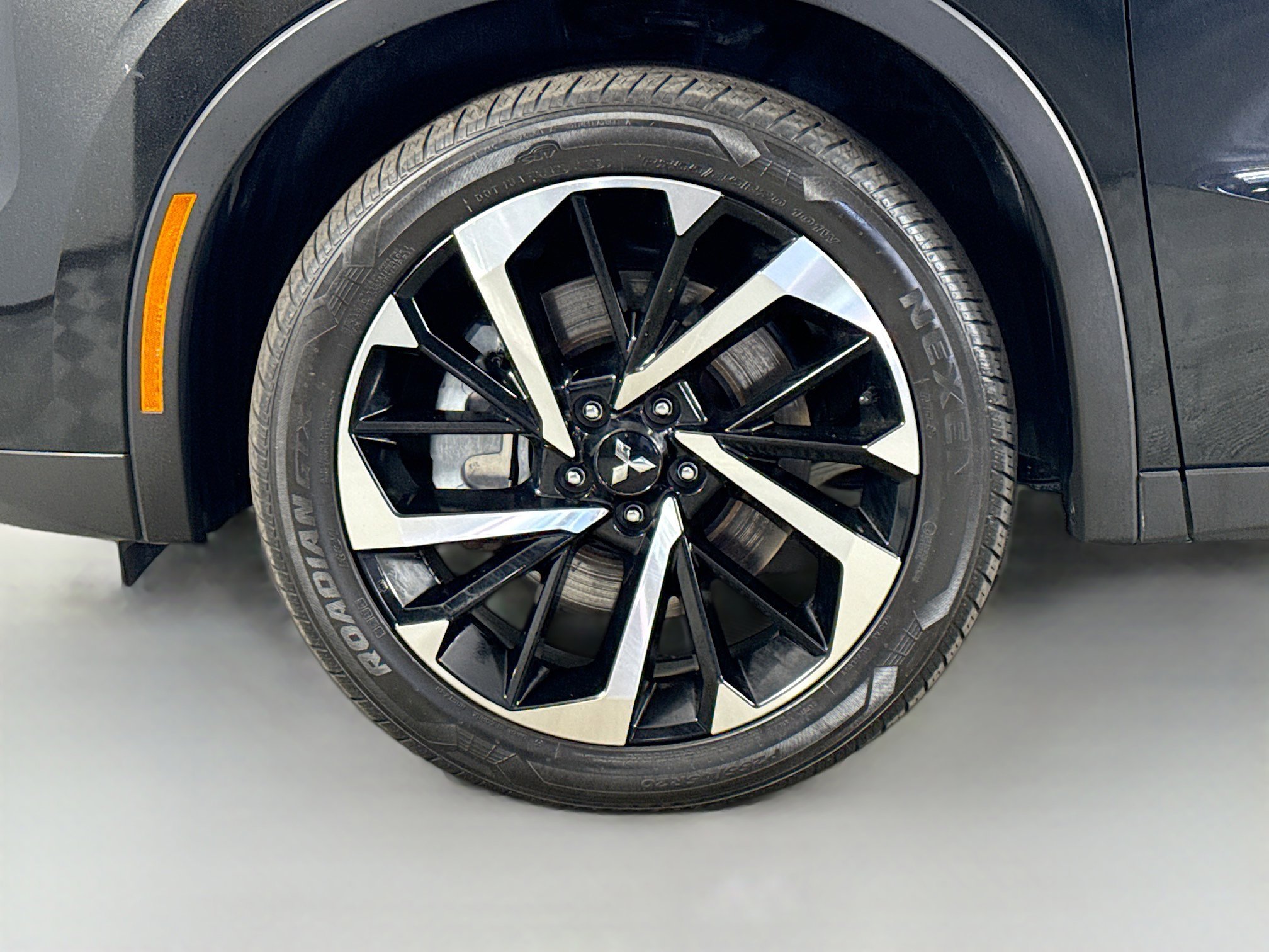 Used 2023 Mitsubishi Outlander SE image 38