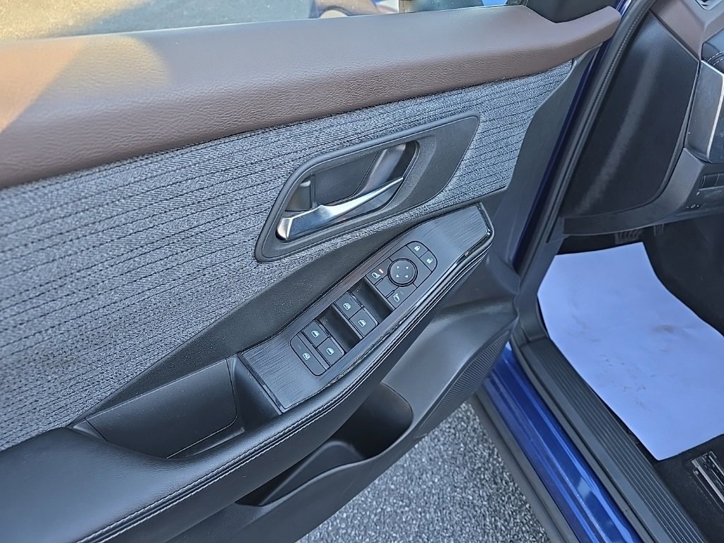 Used 2023 Nissan Rogue SV image 19