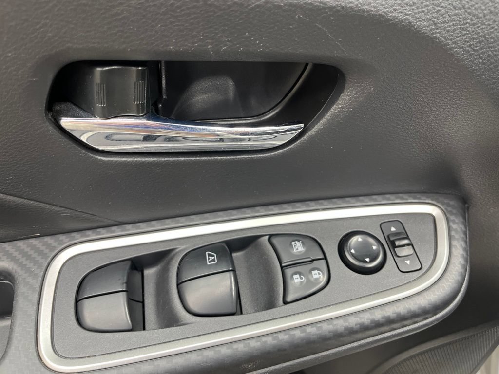Used 2024 Nissan Versa SR FWD image 17