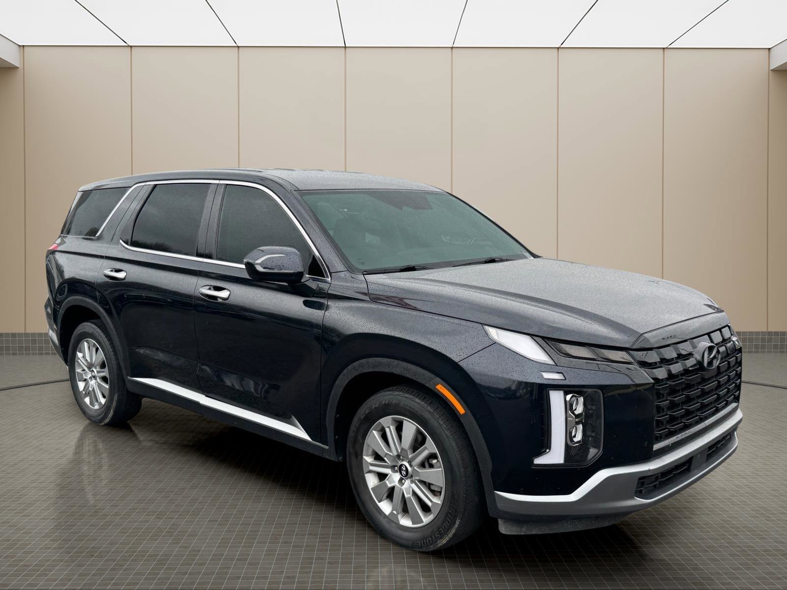 Used 2023 Hyundai Palisade SE w/ Cargo Package FWD image 2
