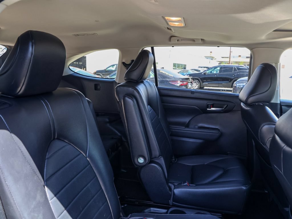 Used 2023 Toyota Highlander XLE FWD image 18