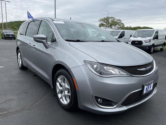 Used 2018 Chrysler Pacifica Touring Plus w/ Tire & Wheel Group FWD image 7