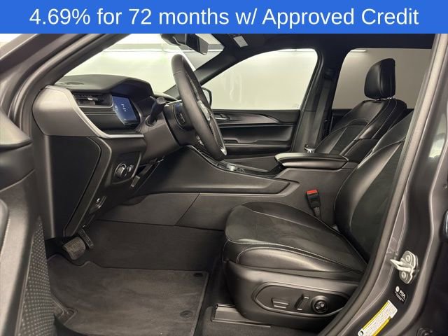 Used 2025 Jeep Grand Cherokee L Laredo image 25