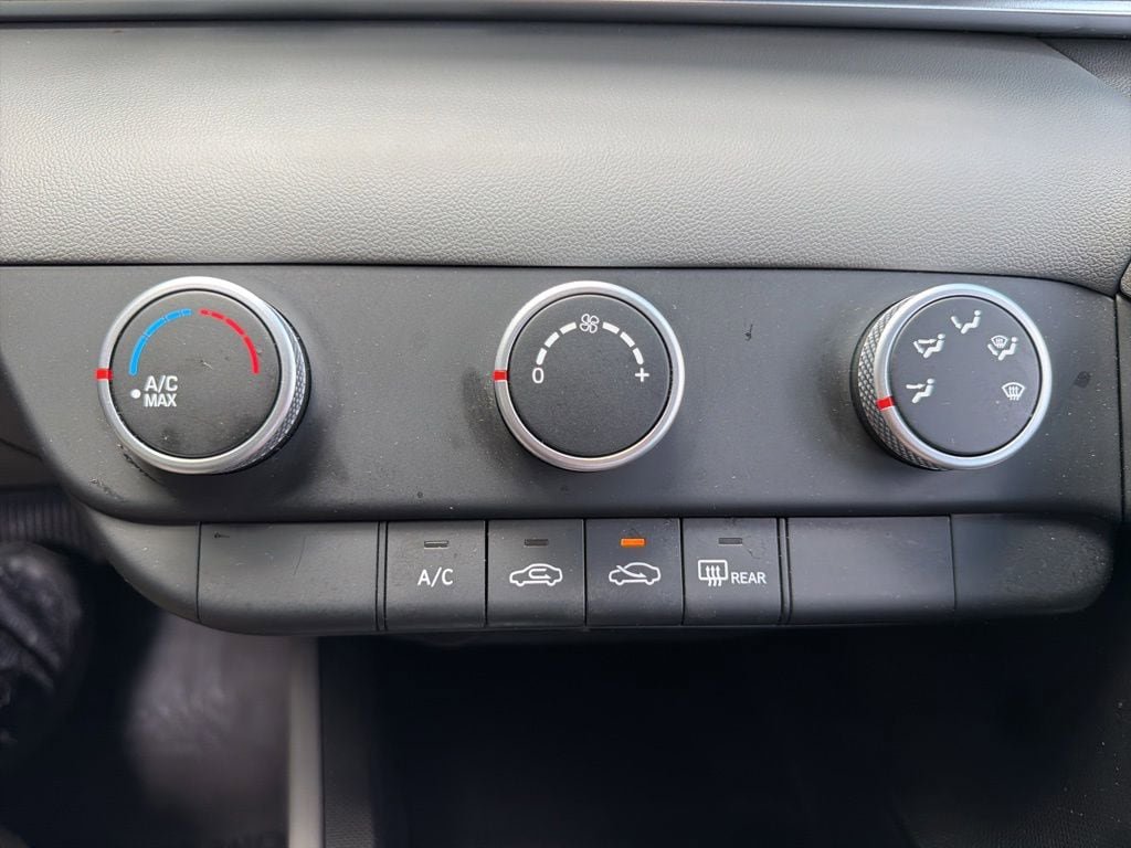 Certified 2024 Hyundai Elantra SE FWD image 24