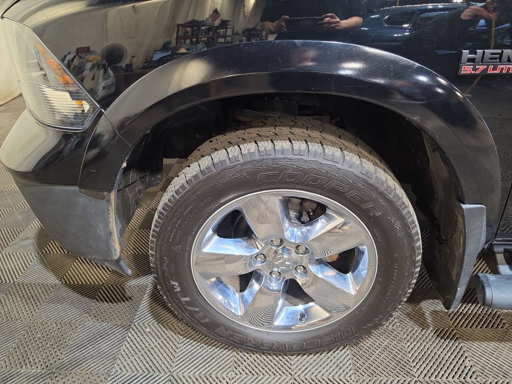 Used 2019 RAM 1500 Classic SLT AWD/4WD image 18