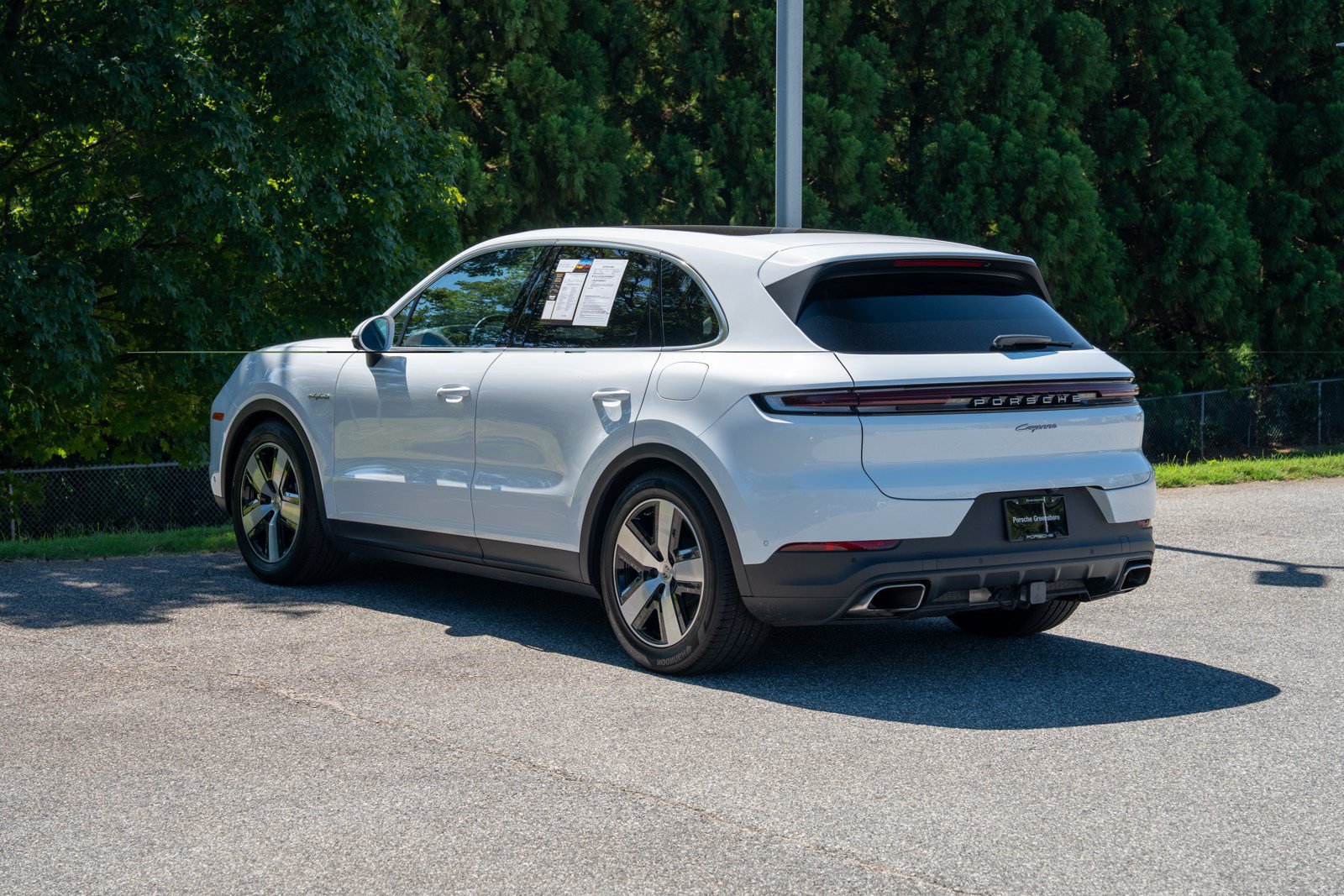 Certified 2026 Porsche Cayenne E-Hybrid AWD/4WD image 3
