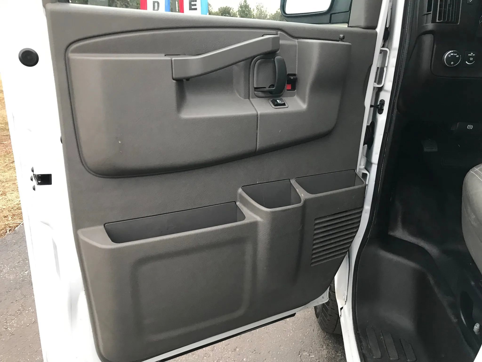 Used 2022 Chevrolet Express 2500 LS image 9