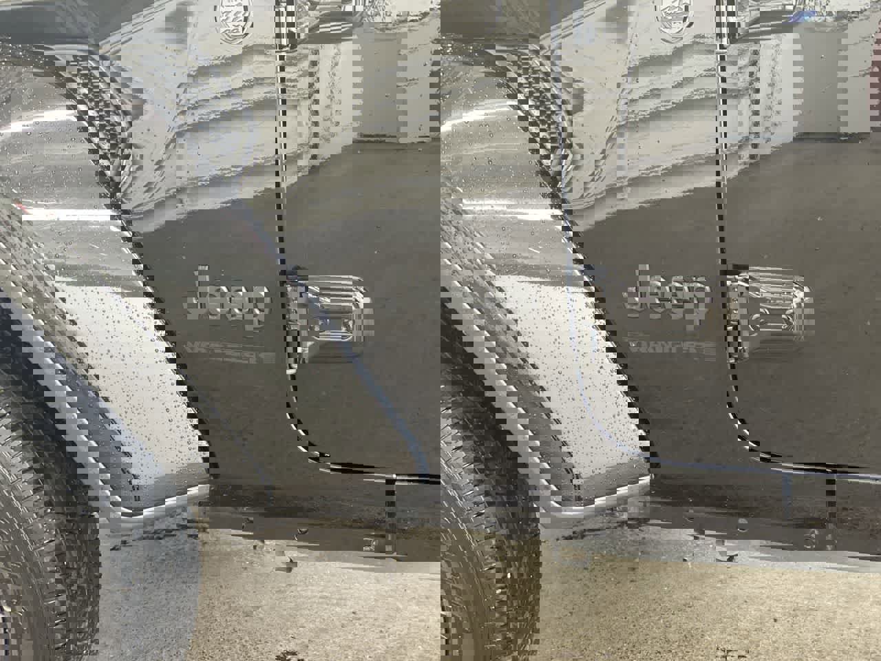 Used 2025 Jeep Wrangler Sahara image 10