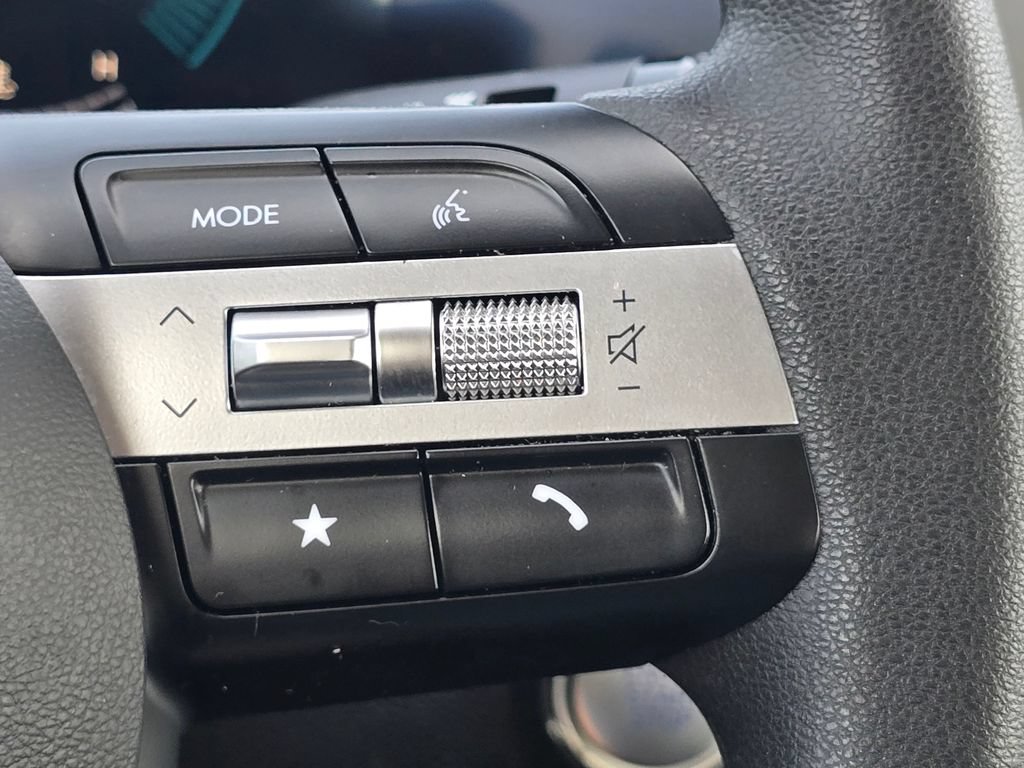 Used 2025 Hyundai Sonata SE FWD image 29