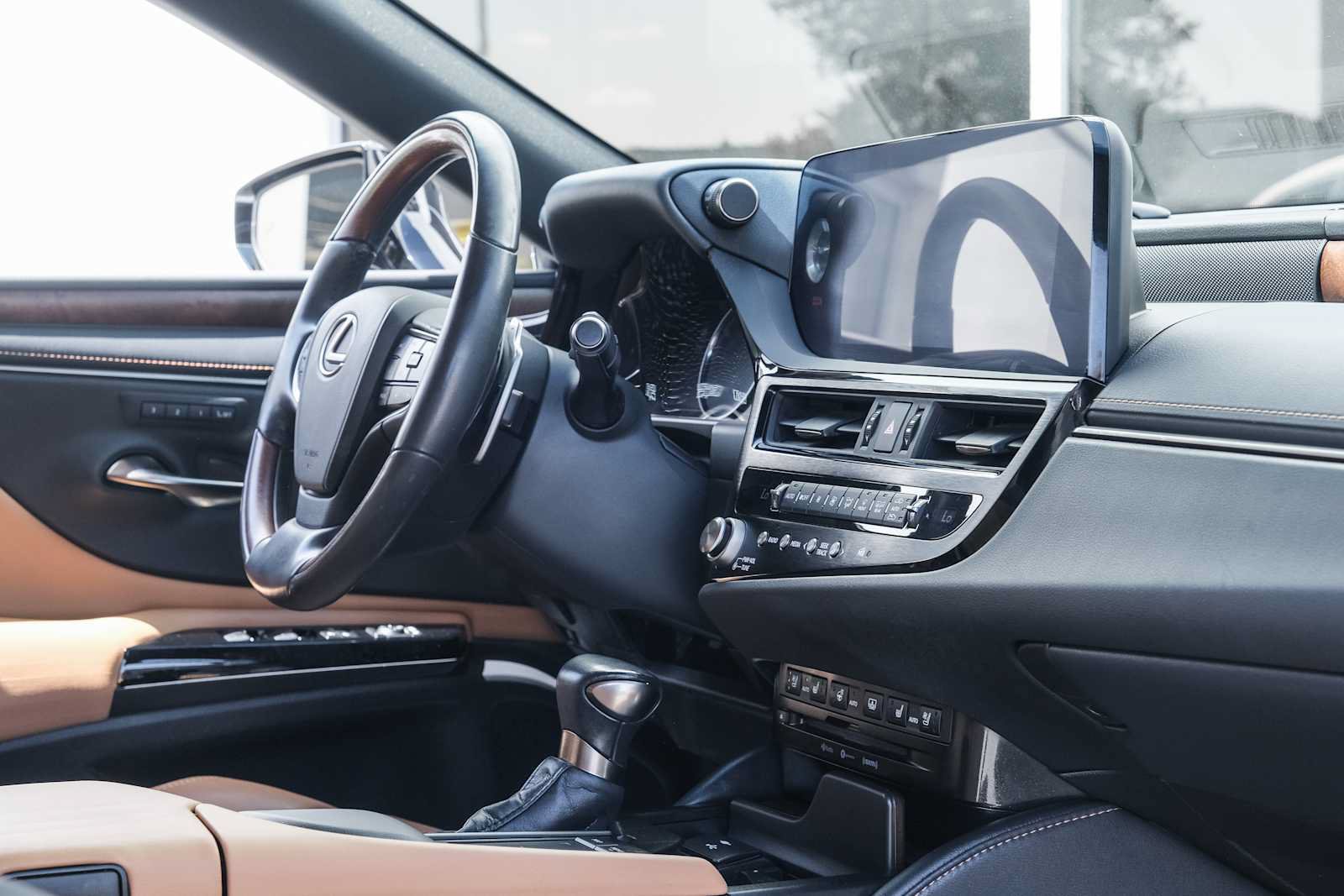 Used 2022 Lexus ES 300h Ultra Luxury w/ Accessory Package 2 FWD image 25