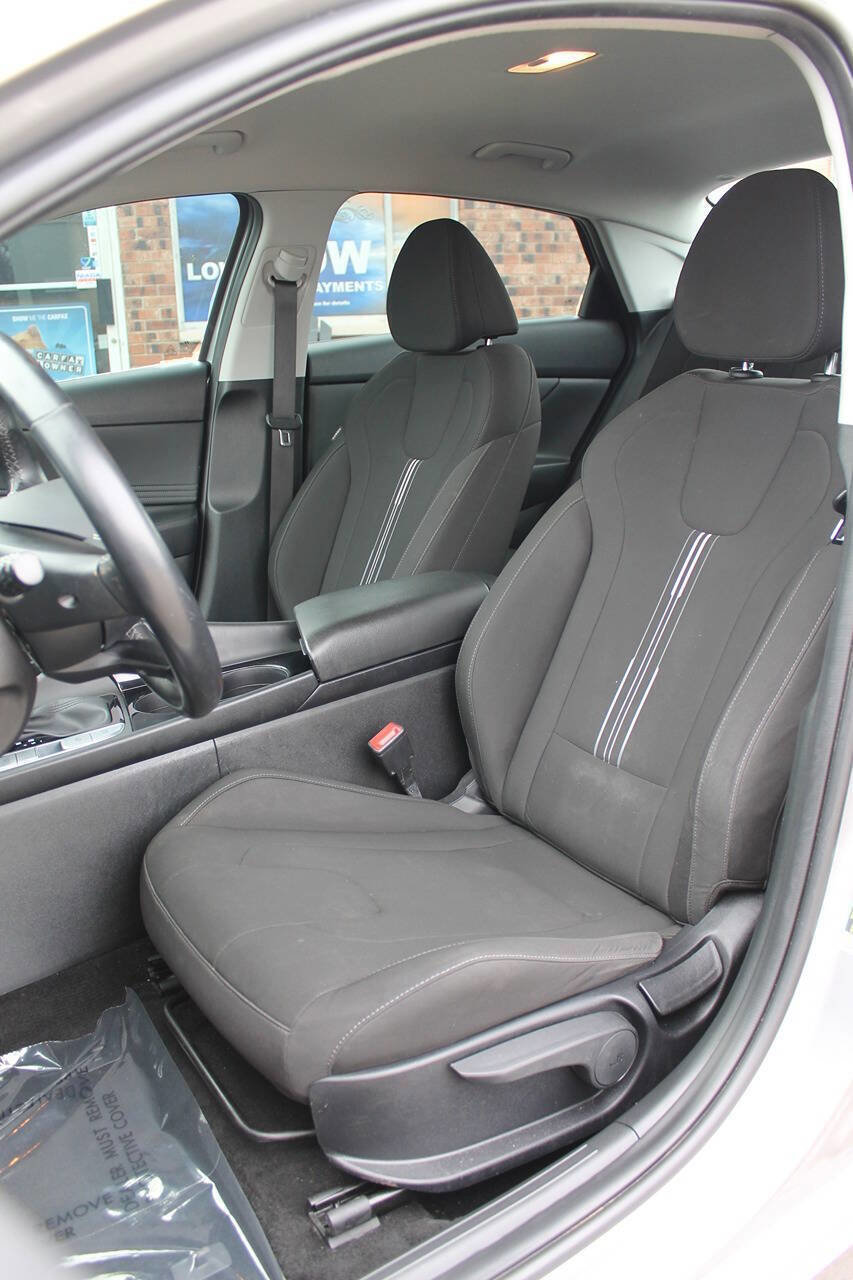 Used 2023 Hyundai Elantra SEL w/ Convenience Package image 13