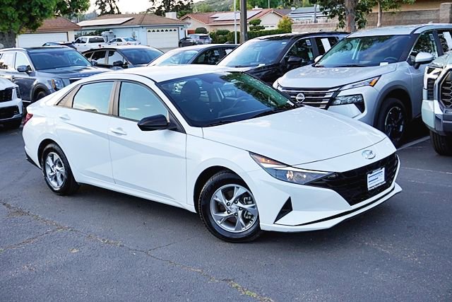 Used 2021 Hyundai Elantra SE w/ Cargo Package image 3