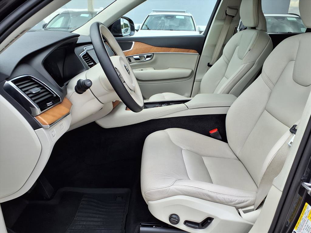Used 2022 Volvo XC90 T6 Momentum w/ Advanced Package image 21