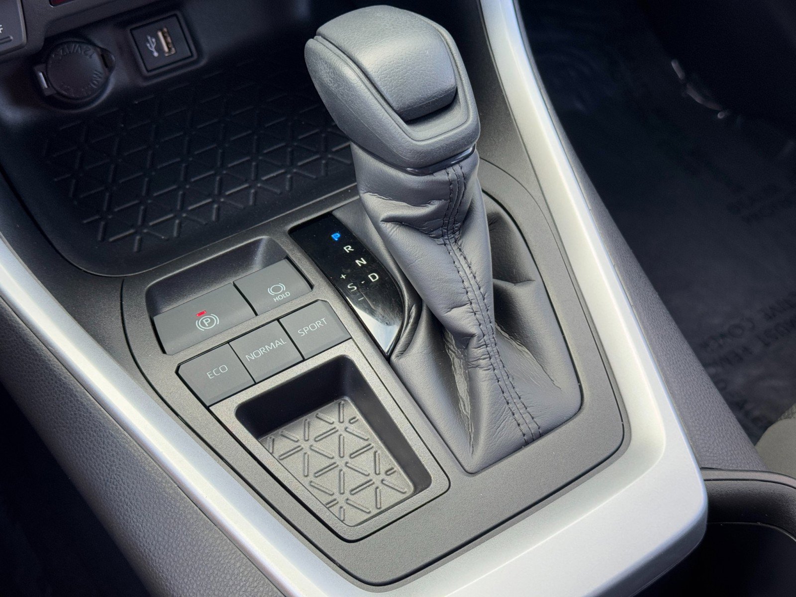 Used 2024 Toyota RAV4 XLE image 29