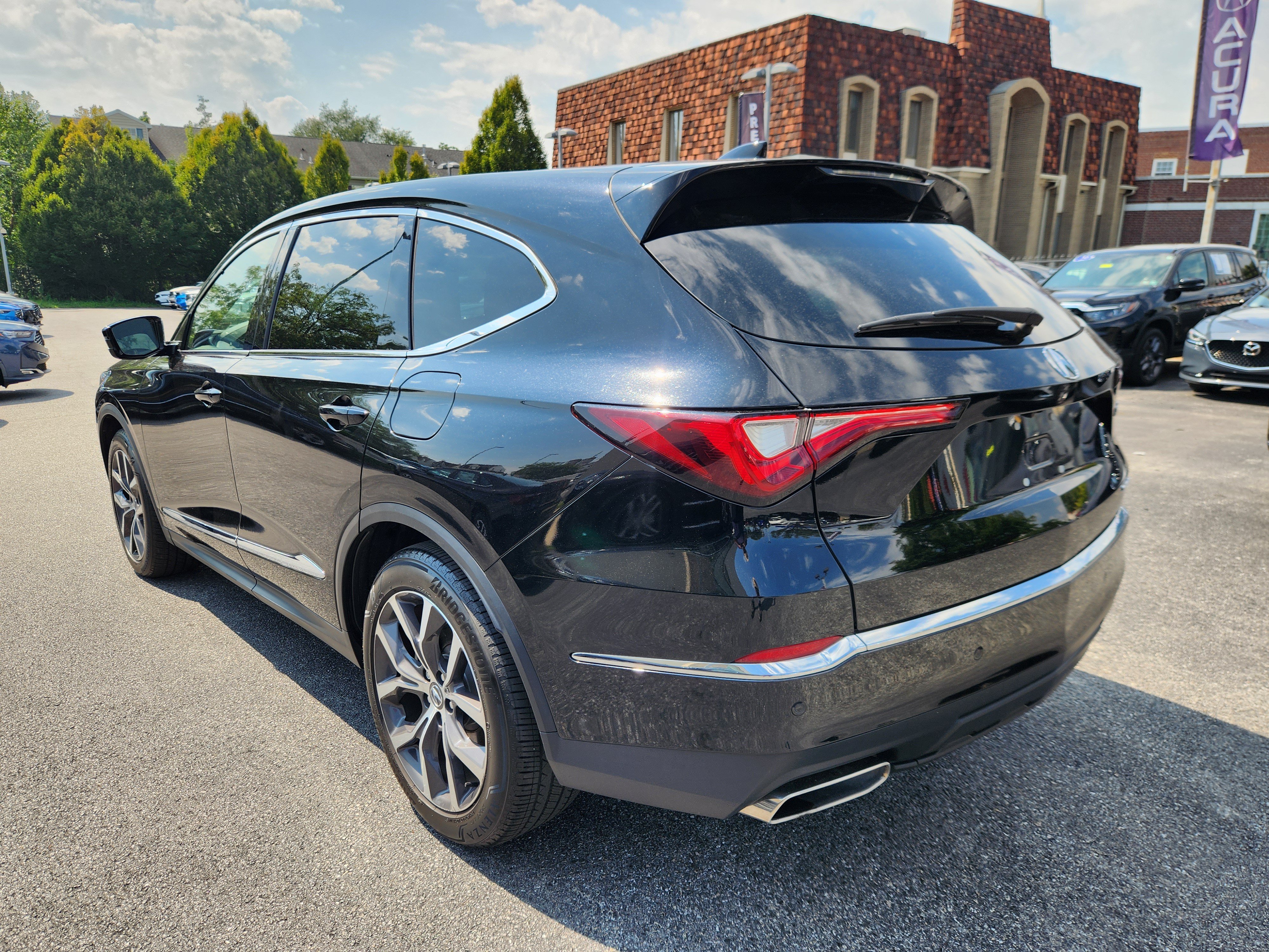 Certified 2024 Acura MDX w/ Technology Package AWD/4WD image 3