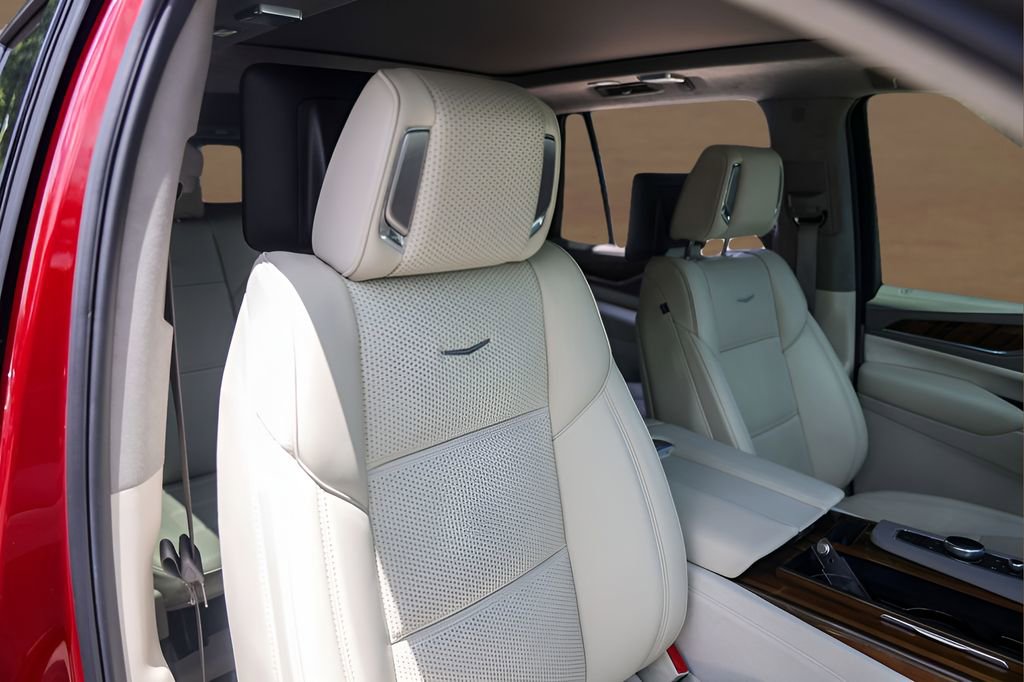 Used 2024 Cadillac Escalade Premium Luxury Platinum AWD/4WD image 34