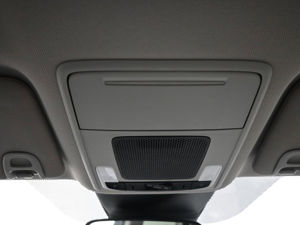 Used 2023 Honda Pilot LX image 17