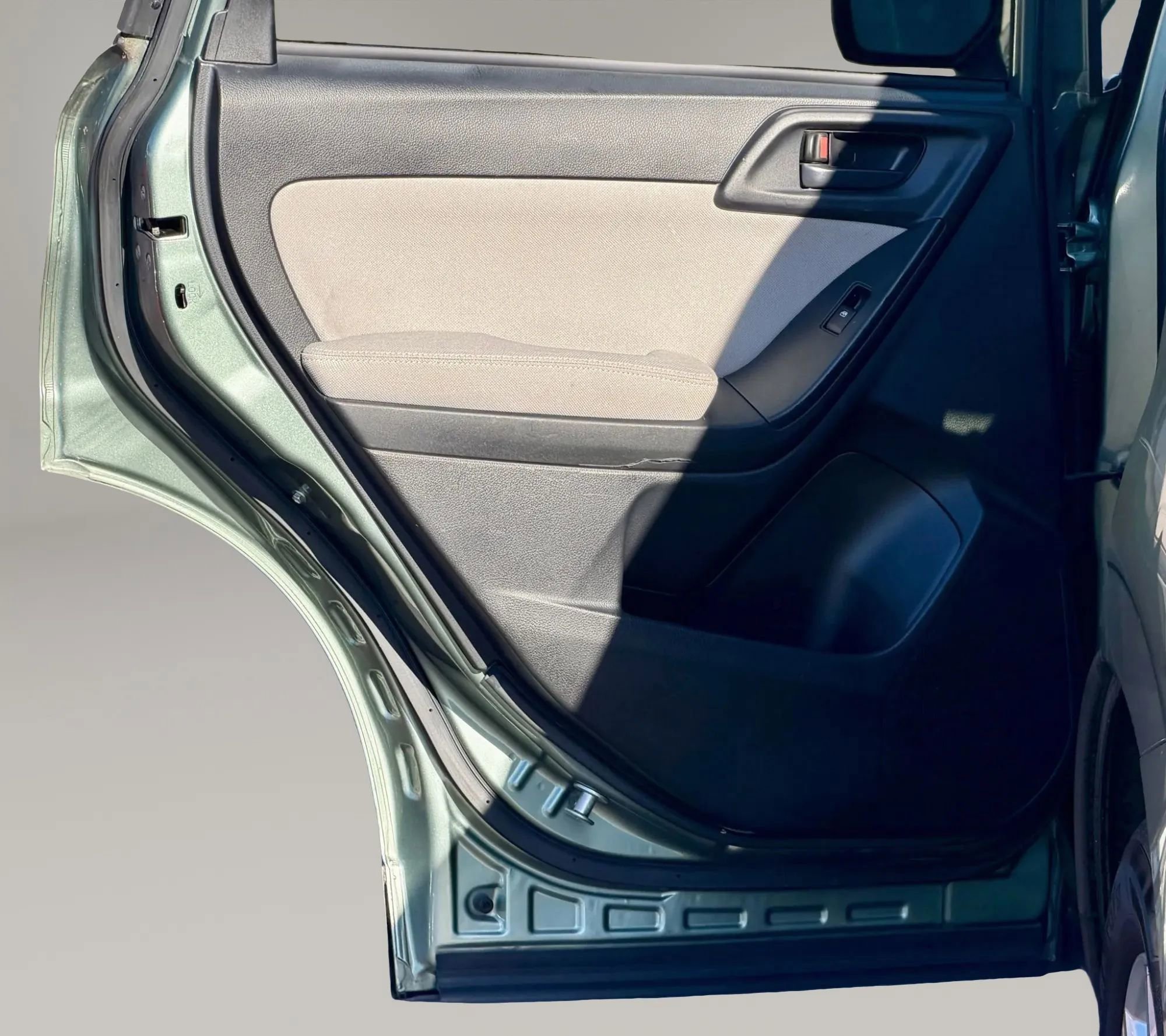 Used 2014 Subaru Forester 2.5i Premium w/ All-Weather Package image 8