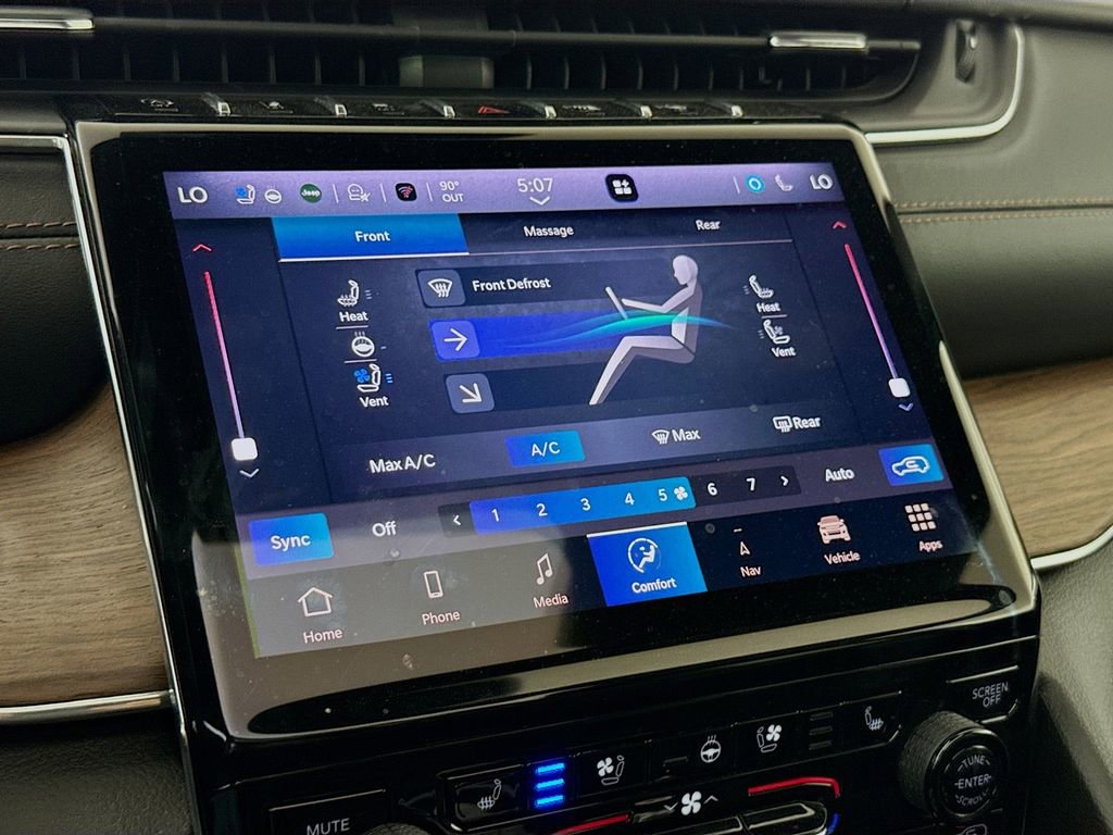 Used 2023 Jeep Grand Cherokee L Summit w/ Luxury Tech Group V image 17