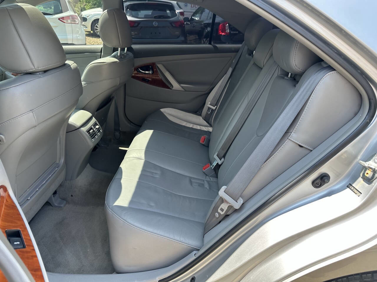 Used 2010 Toyota Camry LE FWD image 22