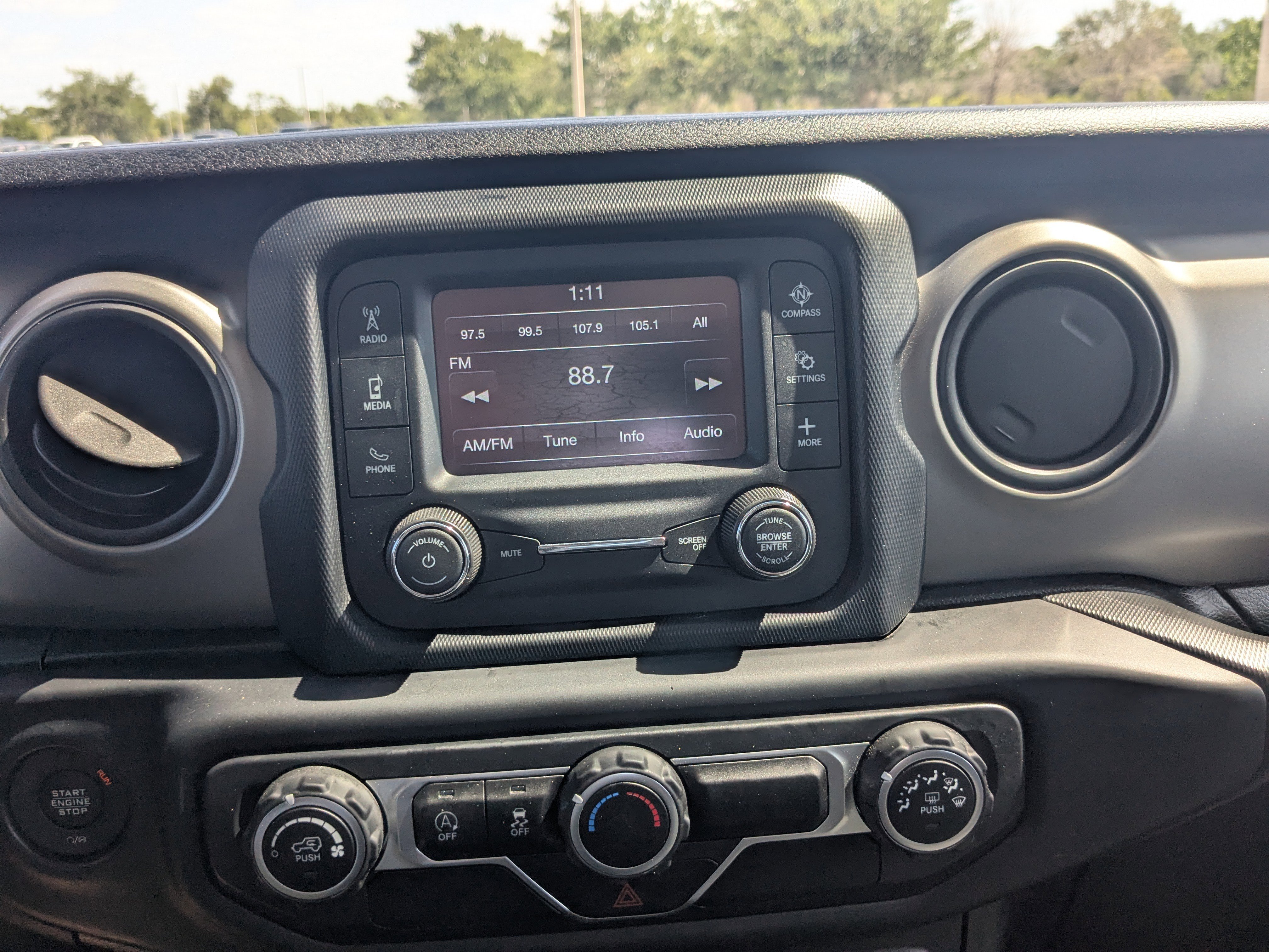 Used 2019 Jeep Wrangler Sport image 23