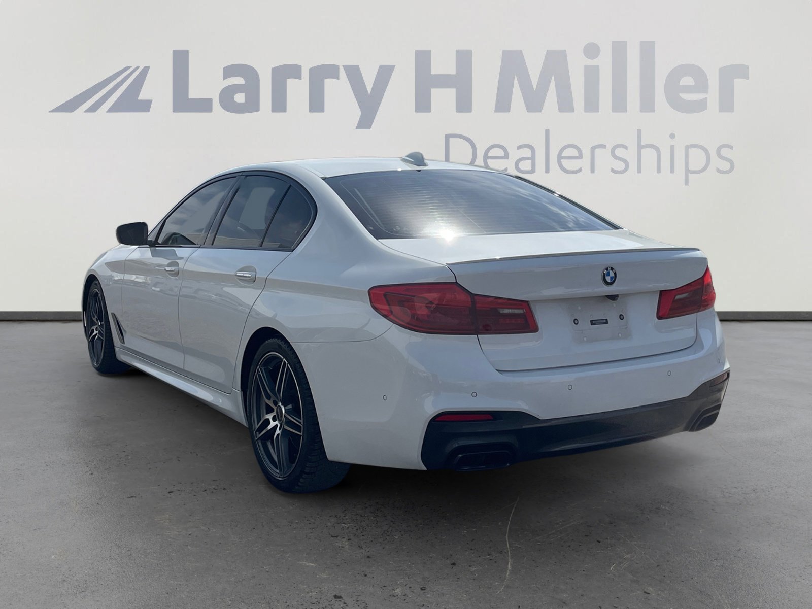 Used 2018 BMW M550i xDrive image 3