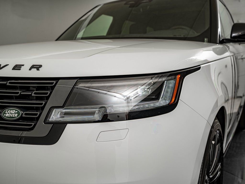 New 2026 Land Rover Range Rover SE image 17